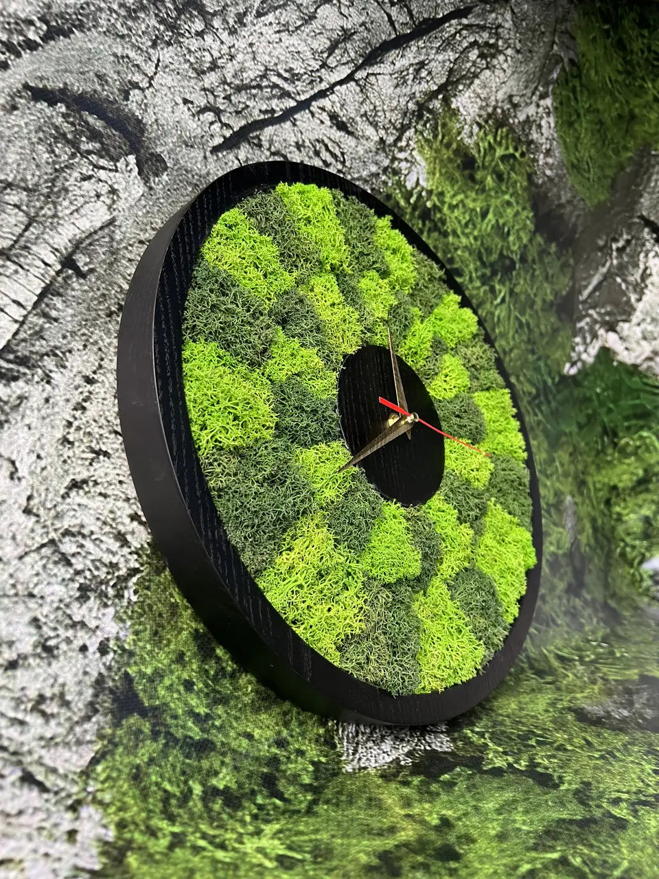 Wooden wall clock with geometric green moss pattern
