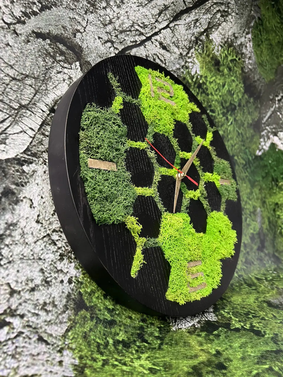 Ash wood wall clock with natural moss pattern
