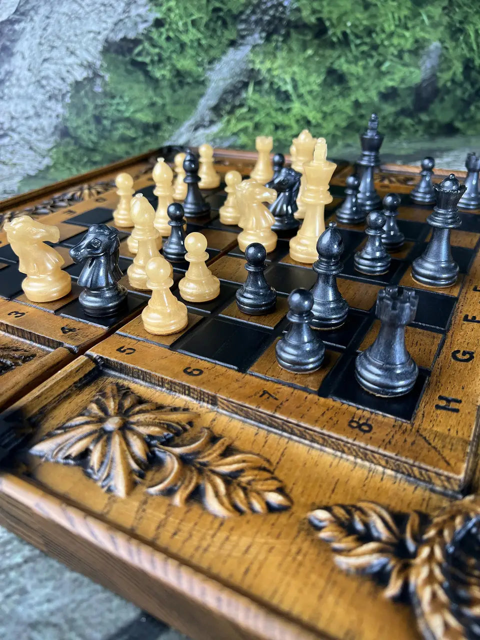 Golden resin chess pieces with pearl effect, elegant chess figures for gift