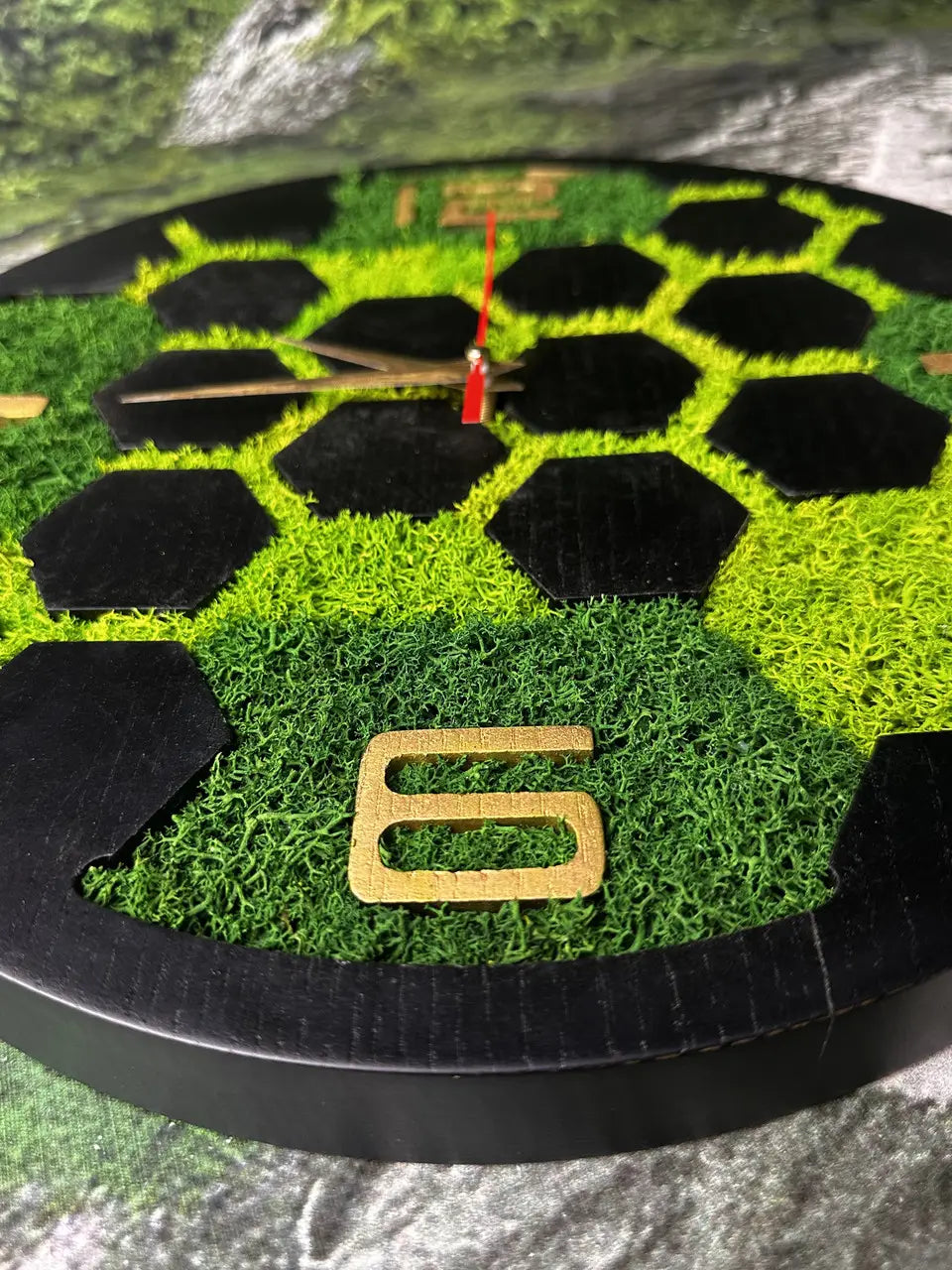 Moss wall clock with wooden hexagonal details