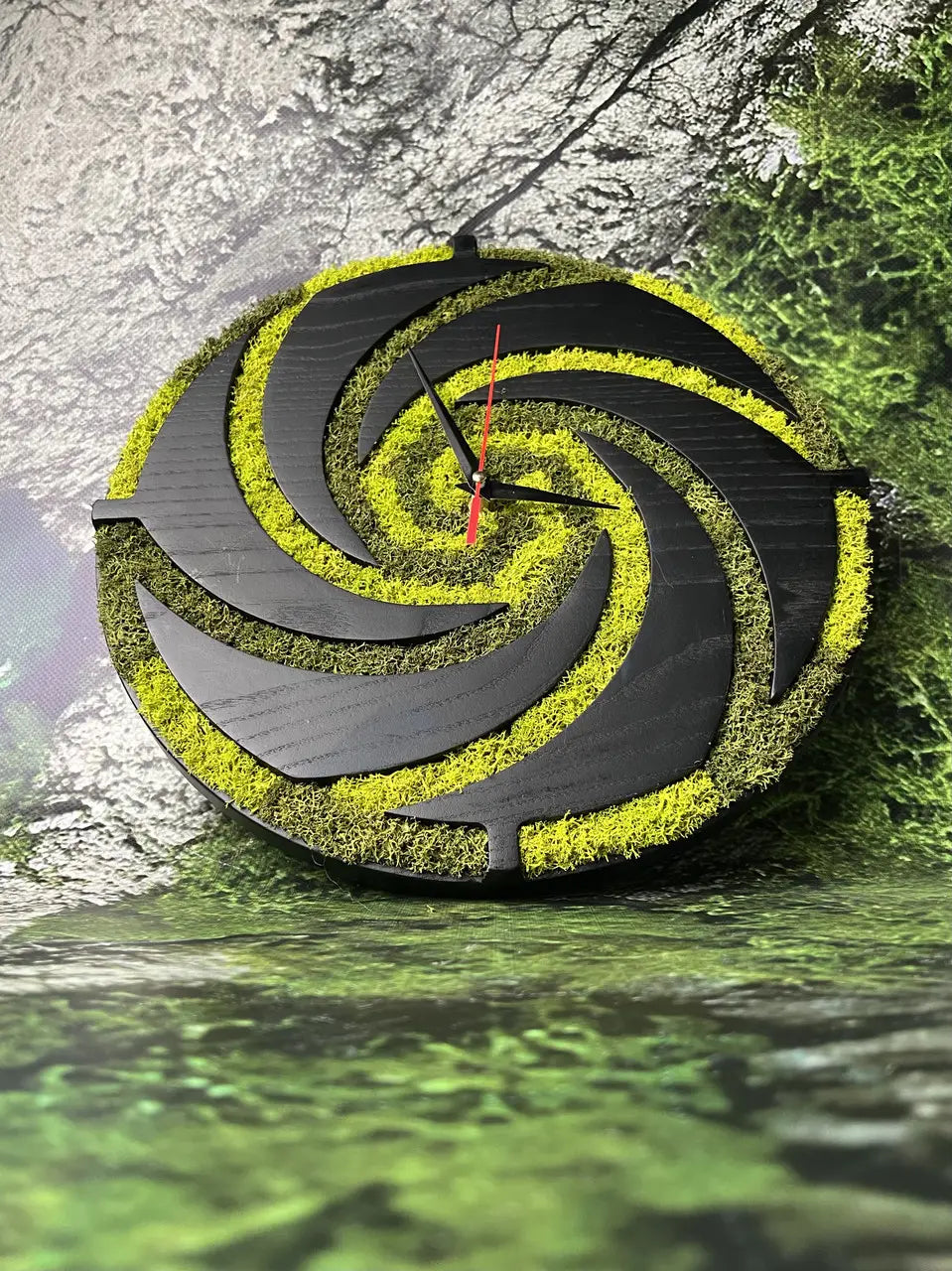 Ash wood clock with radial moss pattern