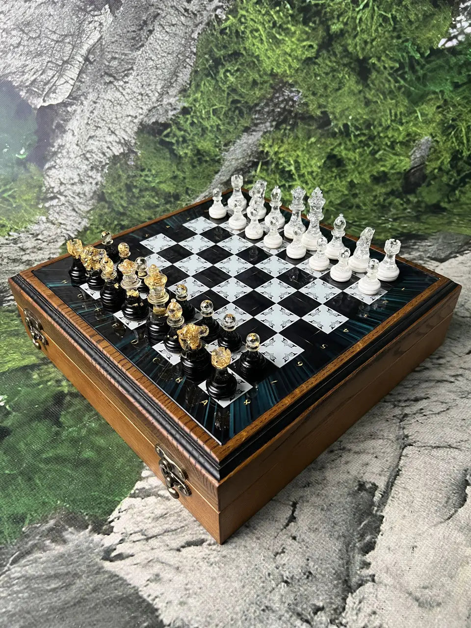 Luxury chess set with Emerald Night glass board