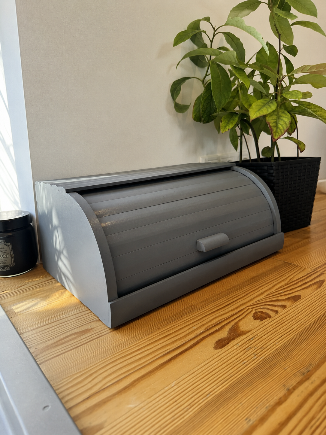 Wooden bread box with smooth roll-top opening mechanism