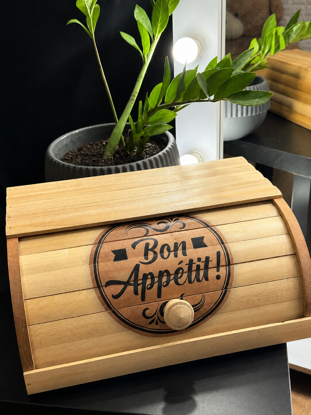 Beech wood roll top bread box featuring decorative Bon Appétit artwork
