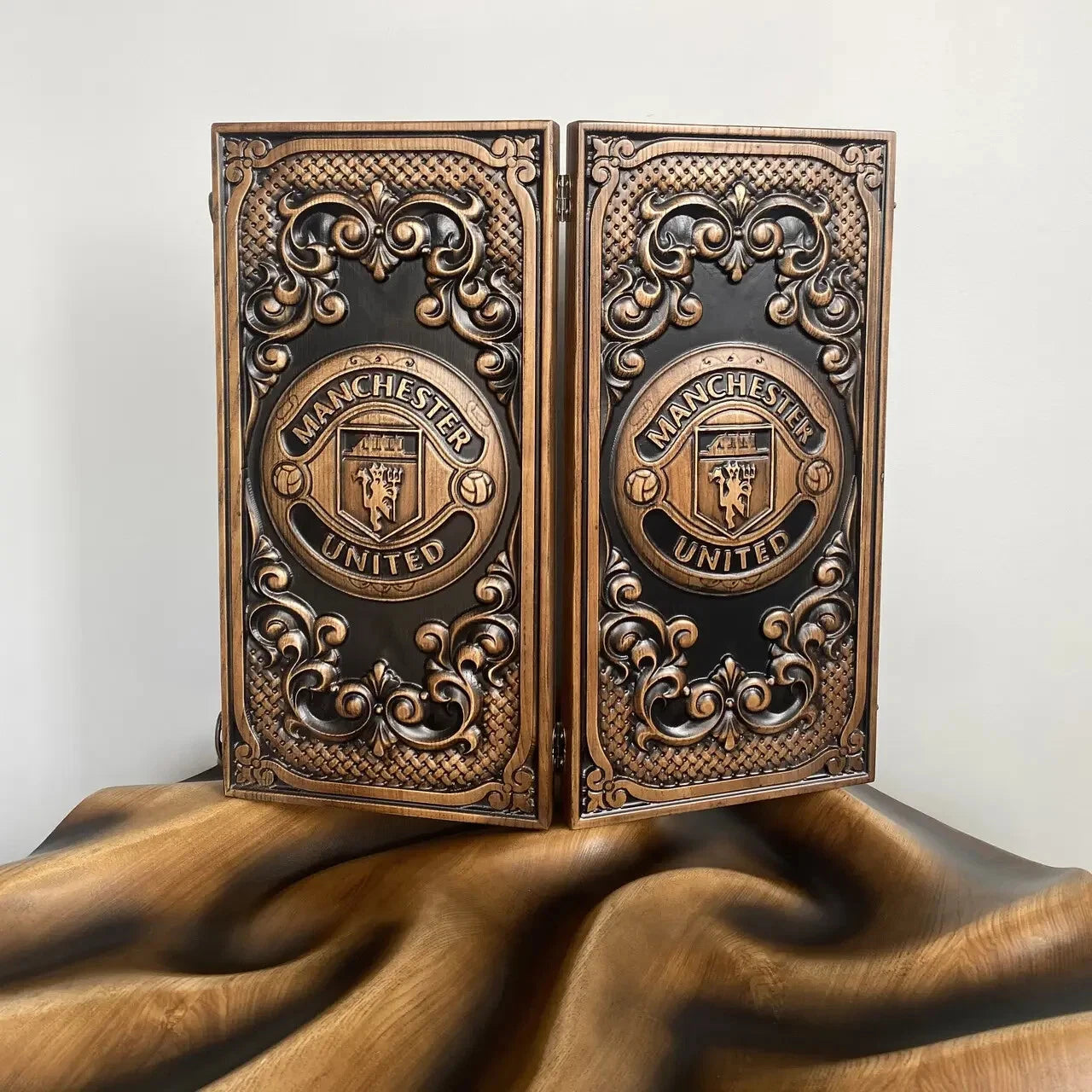 Custom wooden backgammon board featuring Manchester United crest, detailed carving and premium craftsmanship